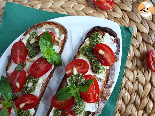 Tuorejuusto-pesto-kirsikkatomaattivoileivät - kuva 5