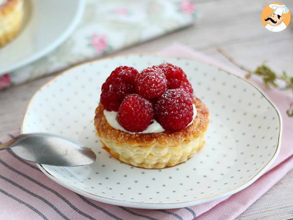 Vadelmat ja mascarpone vol au vent -jälkiruoka